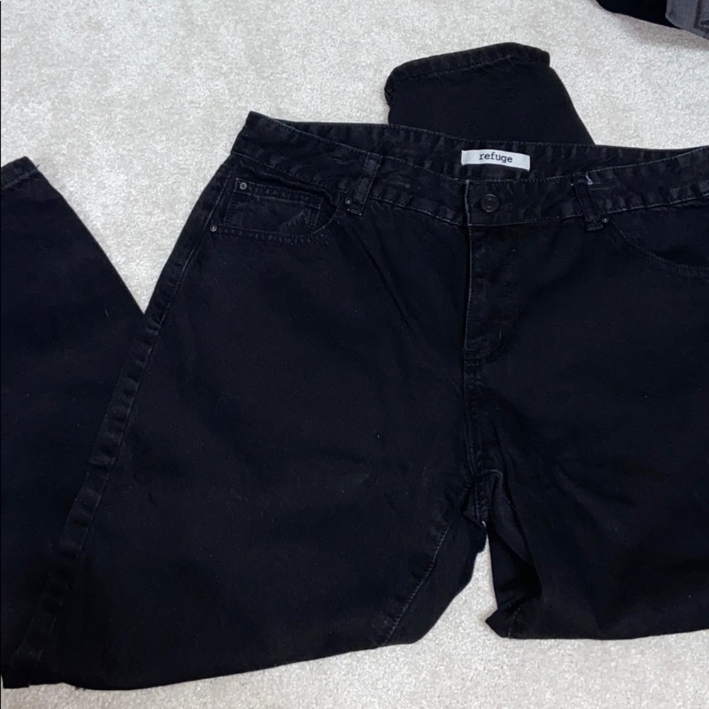 Refuge Distressed Jeans